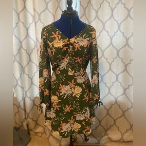 Floral v-neck green mini dress